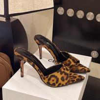 Nauji prabangūs atvirais pirštais lakuotos odos šlepetės Seksualūs smailianosiai aukštakulniai Slip-on Leopardiniai moteriški sandalai Atvirais pirštais kulniukai 34 leopardo rašto spalva