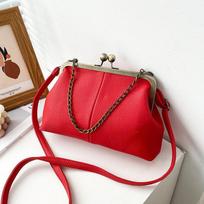 Yogodlns Vintažiniai pečių krepšiai Moterims Mažos grandinėlės Crossbody Krepšiai Užrakto dizaino rankinės Gamintojas Moteriški Clip Messenger Krepšiai 26x6.5x15cm raudona