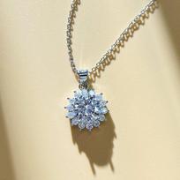 Light Luxury 3-Carat Moissanite Sunflower Pendant Snowflake Necklace Pendant Only [No Chain]