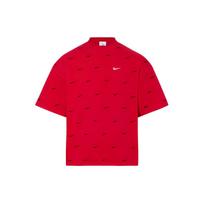 Nike X Jacquemus bendro prekės ženklo laismi kasdieniai sportiniai marškinėliai trumpomis rankovėmis su apvalia apykakle ir nuleistais pečiais, unisex viršutinė dalis, universiteto raudonumo FJ3478-657 M