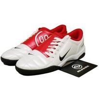 Nike Total 90 3 „Manchester United“ futbolo bateliai Unisex Balti Raudoni EU 42.5 balta