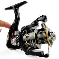 Besisukimo ritė 2000–7000 itin lengvas maksimalus pasipriešinimas 12 kg 5,2:1/4.7:1 „Surfcasting“ žvejybos ritė, sukasi sūriame vandenyje riedančias riteles 2000 juoda