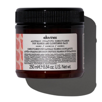 Davines Alchemic Coral Conditioner Koralų atspalvio dažantis kondicionierius, 250ml