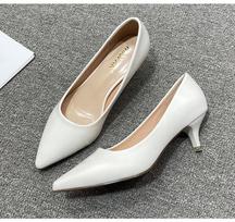 Klasikinio Prekės Ženklo Moteriški Aukštakulniai Raudoni Aukštakulniai Bateliai Moterims Suknelės Smailianosiai Loafers 3.5CM Moteriški Vidutinio Aukščio Kulniukai Vestuviniai Nuotakos Bateliai 4.5 balta