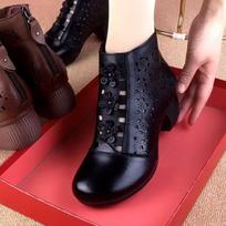 Women's Mid Heel Martin Boots Retro Hollow Out Ankle Boots with Soft Plush Lined Sole,Fashion Chunky Heel Booties 35 juoda