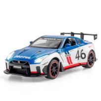 1/24 mastelio „Nissan GTR Diecast“ automobilio modelio žaislas, patraukiama atgal žaislinė transporto priemonė su garsu ir šviesa, skirta vaikams, mažiems berniukams, mergaitėms, dovanų kolekcija 1/24-19.8x8.5x6cm balta