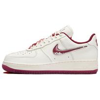 Nike Moteriški Air Force 1 Low Valentino diena 2024 Moteriški sportbačiai Kreminis Sail Komandos raudona FZ5068-161 35.5