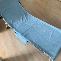 Baltos medvilnės poilsio kėdės paplūdimio rankšluostis – 320 GSM 74*215CM šviesiai mėlyna spalva