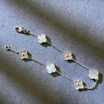Boutique Keturlapio dobilo mini 9 mm šešių gėlių apyrankė 18k Ins mada vyriškos ir moteriškos apyrankės mini Six Flowers Bracelet gray