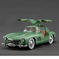 1/24 Benz 300SL Vintažinis lieto lydinio miniatiūrinis žaislinio automobilio modelis su atitraukiamu mechanizmu, garsu ir šviesa, klasikinis kolekcinis, dovana berniukui žalia