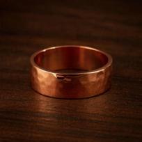 Gryno vario kalinė plati juosta žiedas, Unisex rustic vestuvinis žiedas, Artrito skausmo malšinimo papuošalas 4 varis