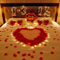 Romantiškas rožių žiedlapių papuošimas Valentino dienai, pasimatymams, gimtadieniams ir vakarėliams 11 Big Red Petals Pack