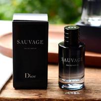 Dior Sauvage Eau de Parfum 10 ml - Sodrus, medienos aromatas, kuris yra rafinuotas, elegantiškas ir ilgai išliekantis.