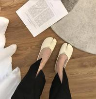 Japoniško stiliaus Tabi Ninja batai moterims Jaukūs odiniai plokščiapadžiai Split Hoof Toe Loafers Femme Mary Jeans Mocasins Moteriški balerinos batai 35