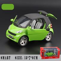1/32 „Smart Fortwo“ imituoja automobilių apšvietimo ir muzikos modelius, kad sugrąžintų elektroninius žaislus ir automobilių žaislus į lengvojo lydinio automobilio modelį 1/32-Size:13*7*6cm žalia