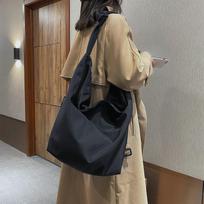 Vienos spalvos nailoniniai dideli pirkinių krepšiai moterims Naujas krepšys ant peties Pirkinių krepšys Vandeniui atsparaus audinio rankinės Paprasta mada Hobo Large(Max Length>50cm) juoda