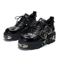 Vyriški ir moteriški vintažiniai roko batai porai Nauji tamsiai punk odiniai retro batai metaliniai nišinio dizaino unisex vienos platformos batai 35 juoda
