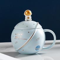 400 ml erdvinis keraminis puodelis su šaukšto dangteliu Puikūs astronautų puodeliai Astronaut Moon Landing vandens puodelis pieno kavos puodelis gėrimų A
