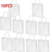 100 VNT. Daugkartinio naudojimo skaidri PVC plastikinė rankinė su skaidria rankena. Graži dovanų maišelis vestuvėms, vakarėliams, gimtadieniams. Pakavimo maišeliai 15x13x7cm