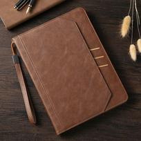 Odinis apsauginis dėklas, skirtas „Apple iPad“ – rudas stovas su pieštuko laikikliu, kortelės laikikliu, apyranke, skirtas „iPad“ visai serijai, „iPad“ / „iPadproiPadair“ / „iPadmini“ / „iPad2024“. iPad Pro 2024 11Inch