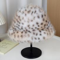 Moterų leopardinio rašto dirbtinio kailio kibiro formos kepurė – Rudens/Žiemos stilius, Šilta pliušinė, Retro dizainas, Veidą liekninanti. geltonos panteros spalva