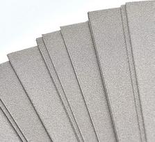 Aukštos kokybės nikelio ir geležies lydinio putų filtro medžiaga - 1 vnt., 0,1-10 mm diafragma, 95-98 % akytumas (100 mm x 100 mm x 3 mm)