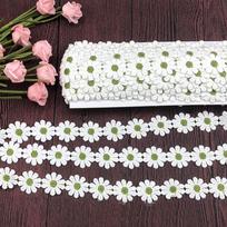 2,4 cm pločio gražus baltas siuvinėtas ramunėlių nėrinių audinys 3D gėlių nėrinių juostelė Suknelės apykaklė Skrybėlių galvos apdangalai Siuvimo apdaila Dekoracija 1 Yard