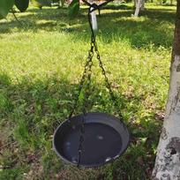 Lauke pakabinama paukščių vonelė, 7 colių(apie 18 cm) Skersmens paukščių maudymosi padėklas, pagamintas iš PP medžiagos su nerūdijančia juoda grandine, skirta sodo kiemo dekoravimui 1PCS juoda