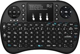 "Rii Mini i8+" belaidė (QWERTZ) - mini šviečianti klaviatūra su daugiajutikliniu pelės kilimėliu, skirta išmaniesiems televizoriams, mini kompiuteriams, HTPC, kompiuteriams ir konsoliniams žaidimams