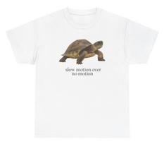 Lėtas judesys virš jokio judesio Vėžlio Marškinėliai Juokingi Pinigų Slengas Gen Z Memas Humoras T-shirt L