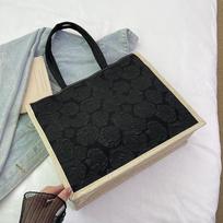 A Large-capacity Handbag A Commuter Tote Bag chaki