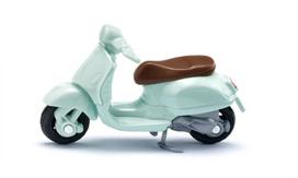Model motorolerio Siku Vespa 125 Gts – kolekcinis žaislas