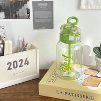 Vandens puodelis Vasaros dvigubas gėrimų puodelis Nešiojamas plastikinis puodelis su šiaudeliu Patogus puodelis Studentams vyrams ir moterims Vandens puodelis 600ml mėlyna