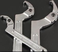 Fafeicy Hohe Härte Multifunktionales Hakenschlüssel Einstellbarer C -Form -Schraubenschlüssel, Metallmaterial Handwerkzeug für Runde Nüsse Reparatur (Vierkantkopf 4 1/2''-6 7/10'' (115-170 mm))