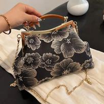 Vintage Embroidery Chain Crossbody Bags for Women Bags Flower Messenger Purse and Handbags Clutch Evening Totes Shell Clip Handle brown