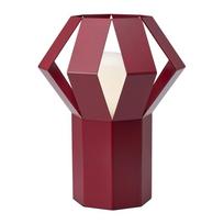 Raudonos spalvos iš metalo stalinis šviestuvas (aukštis 27 cm) su metaliniu gaubtu Octa – Markslöjd