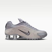 Nike Wmns Shox R4 Cement Grey/ Black-College Grey-Mtlc Silver - Dydis 42 (HQ7739-001 Laisvalaikio batai)