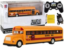Geltonas nuotoliniu būdu valdomas mokyklinis autobusas