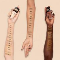 Yves Saint Laurent All Hours Foundation SPF30 skystas makiažo pagrindas - LW9