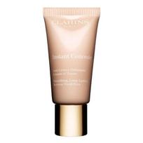 Maskuoklis Clarins Instant Concealer 03 kovoja su nuovargio požymiais, maskuoja tamsius paakius, ilgai išliekantis