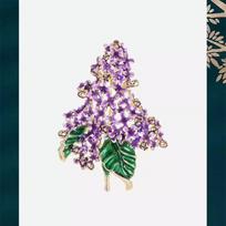 Violetinė alyvos emalio sagė: Elegantiškas moteriškas segė su cloisonné gėlių puošyba
