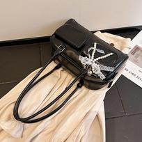 High-end Bag, Fashionable Tote Bag, Retro and Versatile Single-shoulder Handbag With pendant juoda