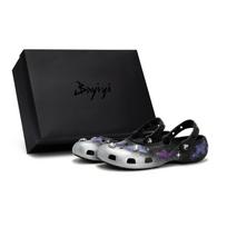 Crocs Classic Ballet 811 Manufacturing, Moonset Galaxy klumpės moterims, juodos, mėlynos, violetinės 211994-001(Team80-S-BOX) 34-35