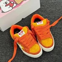 Nauji oranžinės žvaigždės riedlentės batai, nišiniai, retro, „duonos“ batai, jaunimo dizaino sportiniai batai size 35 oranžinė
