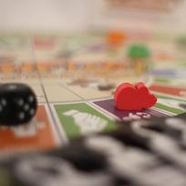 Cashflow ispanų stalo žaidimas su Roberto Kiyosaki žinute, skirtas iki 6 žaidėjų, įtraukiantis ir švietėjiškas finansinis L United States