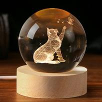 Kačių mylėtojų dovanos moterims 3D kačių figūrėlės krištoliniame rutulyje, 60 mm dekoro kačiukas, kolekcionuojami kačiukai, sniego gaubliai dovanų stiklinis rutulys su mediniu šviesos pagrindu 3D Cat