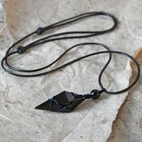 Natūralaus obsidiano karoliai Rankų darbo bohemiški papuošalai su blizgančiu rombo formos dirbtinio kristalo pakabuku Elegantiškas ir minimalistinis dizainas moterims ir vyrams