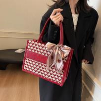 Fashionable and Stylish Crossbody Bag with Herringbone Pattern One Size bordinė