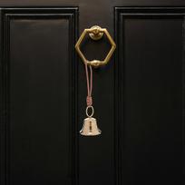 Mažas žalvarinis senovinis kabantis varpelis Durų rankenos papuošimas Namų kiemo sodo dekoras Rustic varinis durų skambutis Elegantiškas akcentas other black