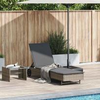 Gultas „Sun Lounger“ vidaXL iš pilkos poliratanės su ratukais ir čiužiniu